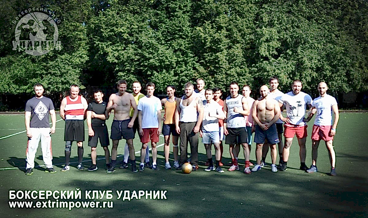 Игра в футбол между БК Ударник и СБК Бурмистрова