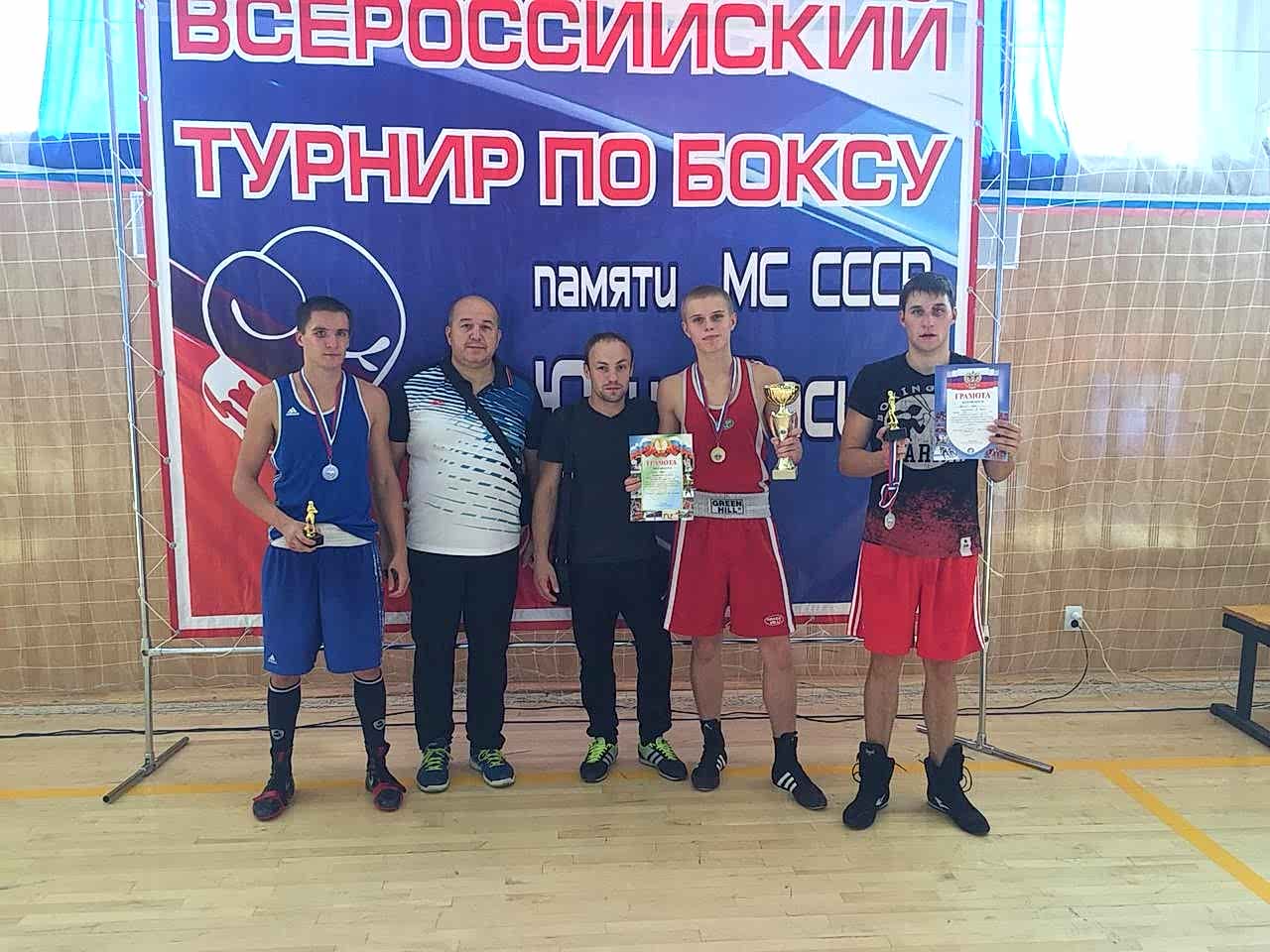 Команда спортсменов клуба